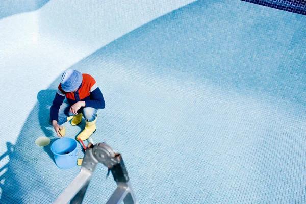 Pool Maintenance & Weekly Pool Service: Keeping Your Pool Clean Year-Round